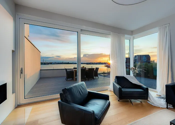 Harbour Lodge: Meerblick, Terrasse, Balkon, Finnische Sauna, Kaminofen Lägenhet Olpenitz